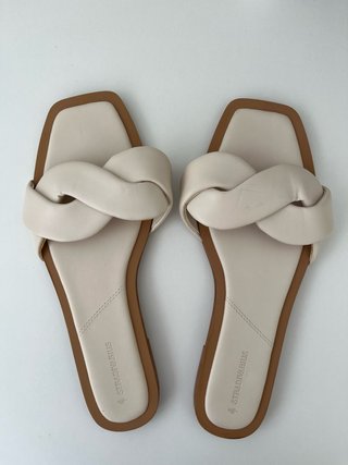 Sandalias planas Stradivarius Beige/Blancas nuevas