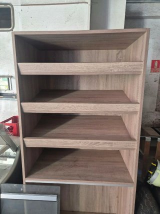 Estantería de madera para pan