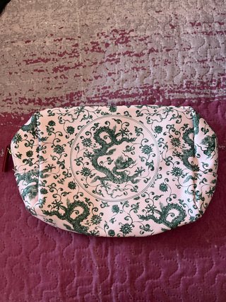 Neceser estampado dragón rosa y verde