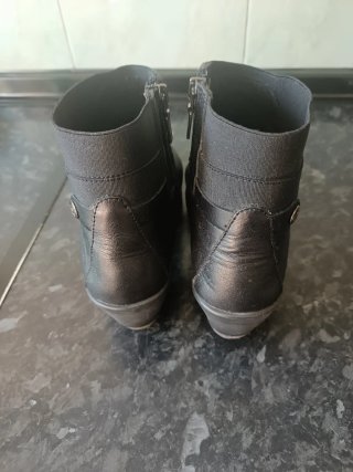 Botines de piel 24 horas negros