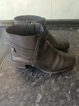 Botines de piel 24 horas negros