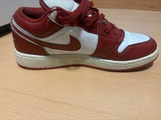 Zapatillas Jordan Blancas y Rojas