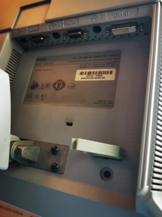 Monitor Sony SDM-X73 17" con altoparlanti integrati