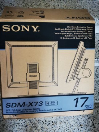 Monitor Sony SDM-X73 17" con altoparlanti integrati