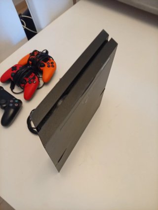 PS4 (PlayStation 4) con 3 mandos