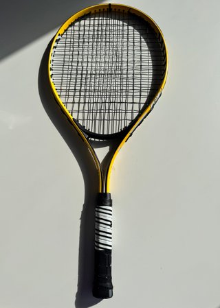Raqueta de tenis infantil amarilla y negra