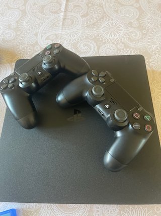 Consola PS4 + 2 Mandos + Juegos