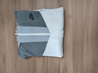 Chaqueta Nike Gris y Blanca