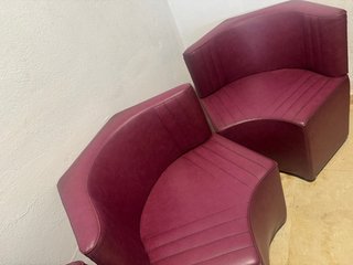 Sillones de cuero color vino
