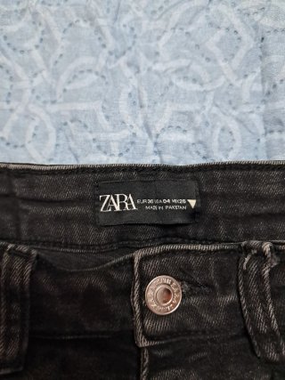 Pantalón vaquero Zara negro