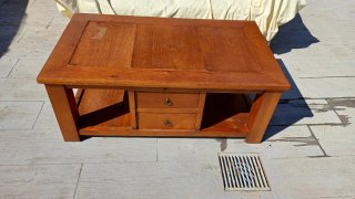 Mesa de Centro de Madera con Cajones