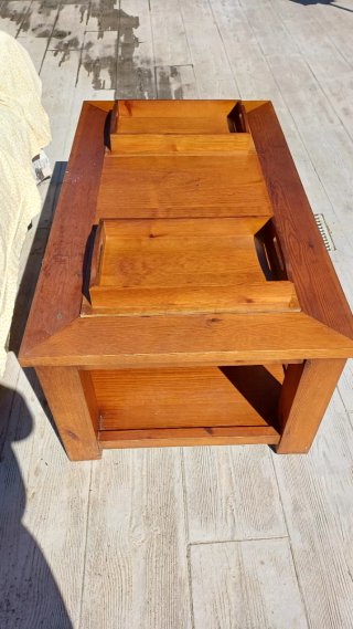 Mesa de Centro de Madera con Cajones