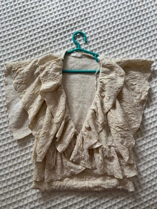 Top Zara volantes beige