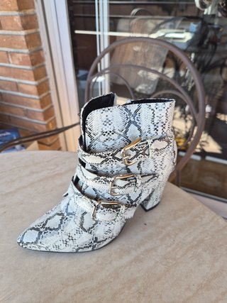 Botines Estampado Serpiente Talla 37