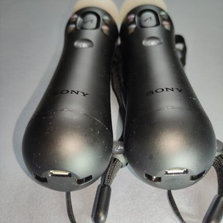 Coppia di Sony PS Move seconda revisione V2