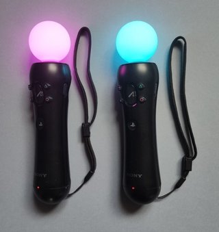 Coppia di Sony PS Move seconda revisione V2
