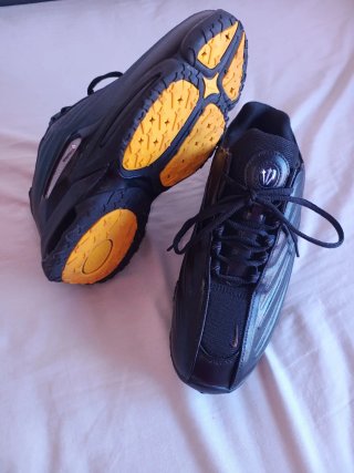 Zapatillas Nike Nocta Negras y Amarillas