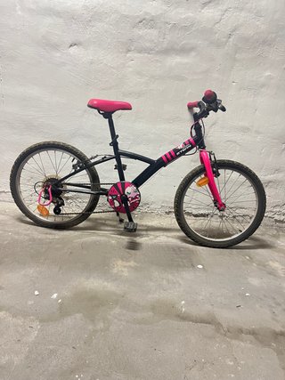 Bicicleta infantil rosa y negra