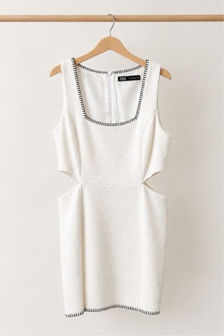 Vestido Zara blanco escote cuadrado de borde negro