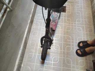 Patinete de dos ruedas negro