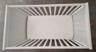 Cuna y colchón látex IKEA