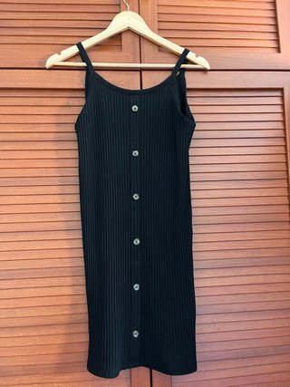 Vestido negro con botones
