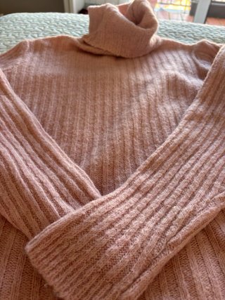 Jersey cuello alto rosa canalé