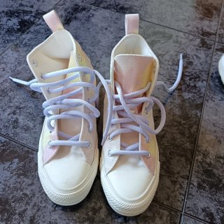 Converse altas rosas y amarillas sin usar