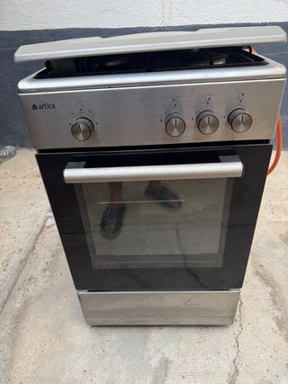 Cocina de gas ARTICA con horno 5 meses de uso