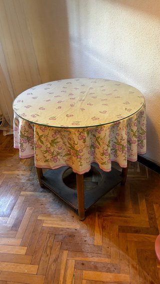 SE REGALA!Mesa de comedor redonda con cristal URGE
