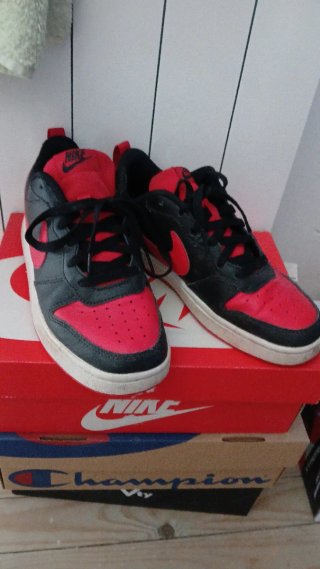 Zapatillas Nike Talla 38 Negras y Rojas