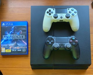 Consola PS4 (PlayStation 4) Negra + Star Wars Batt