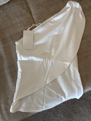 Camiseta Zara Blanca Asimétrica