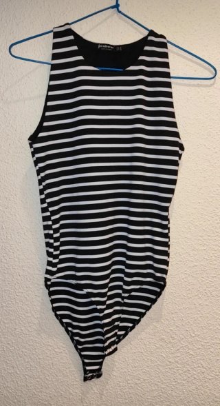 Body Rayas Blanco y Negro Stradivarius Talla S-M