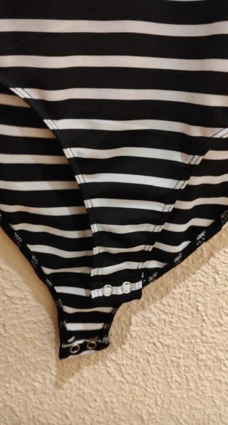 Body Rayas Blanco y Negro Stradivarius Talla S-M