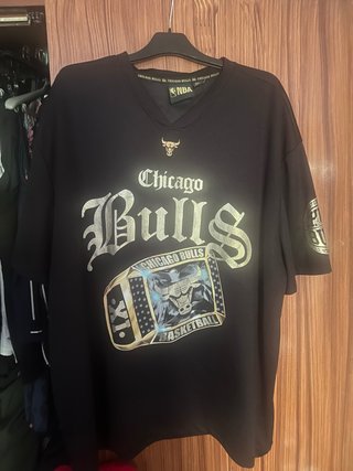 Camiseta NBA Chicago Bulls Negra y Dorada