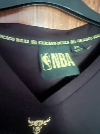 Camiseta NBA Chicago Bulls Negra y Dorada