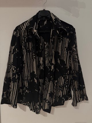 Camisa Estampada Blanco y Negro Vintage