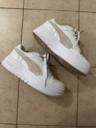 Zapatillas Puma Plataforma Beige y Blancas