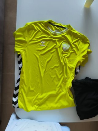 Conjunto Camiseta Málaga CF Talla XXL Hummel + pan