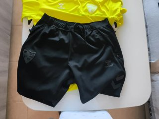 Conjunto Camiseta Málaga CF Talla XXL Hummel + pan