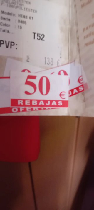 Falda Rojay chaqueta no es juego pero es lo mas pa