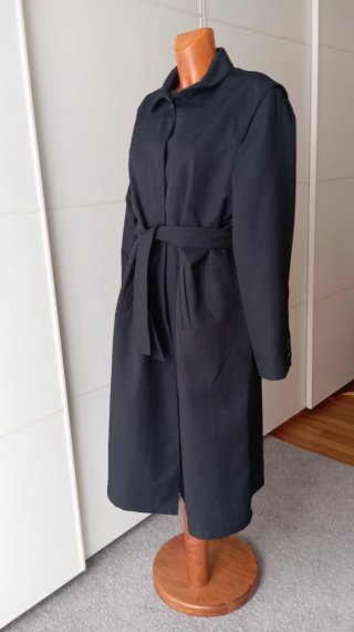 Gabardina vintage negra con cinturón