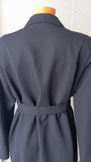 Gabardina vintage negra con cinturón