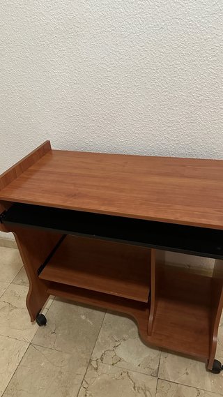 Scrivania con ruote e vassoio