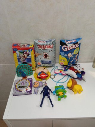 ​Lote de juegos y figuras(Gestos, Pictureka,Dobble