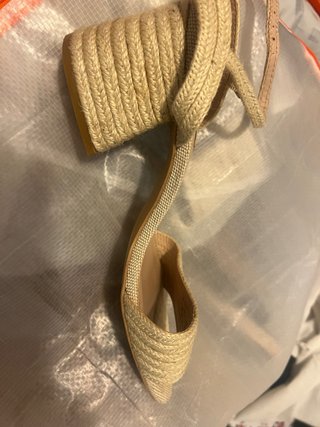Sandalias de mujer con tacón de rafia