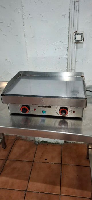 Plancha Industrial Eléctrica monofasica 3.9 kW