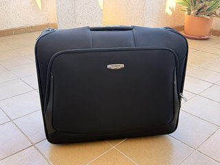 Maleta portatrajes Samsonite con ruedas
