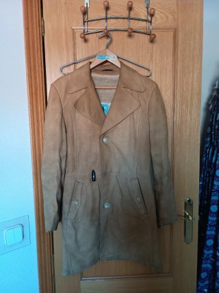 Abrigo de piel beige con borrego interior